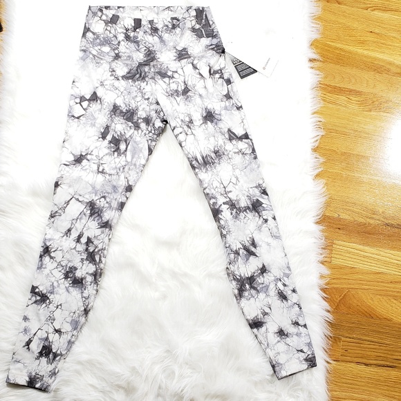 NWT Lululemon Wunder Under High Rise 28" (8) - Picture 3 of 5